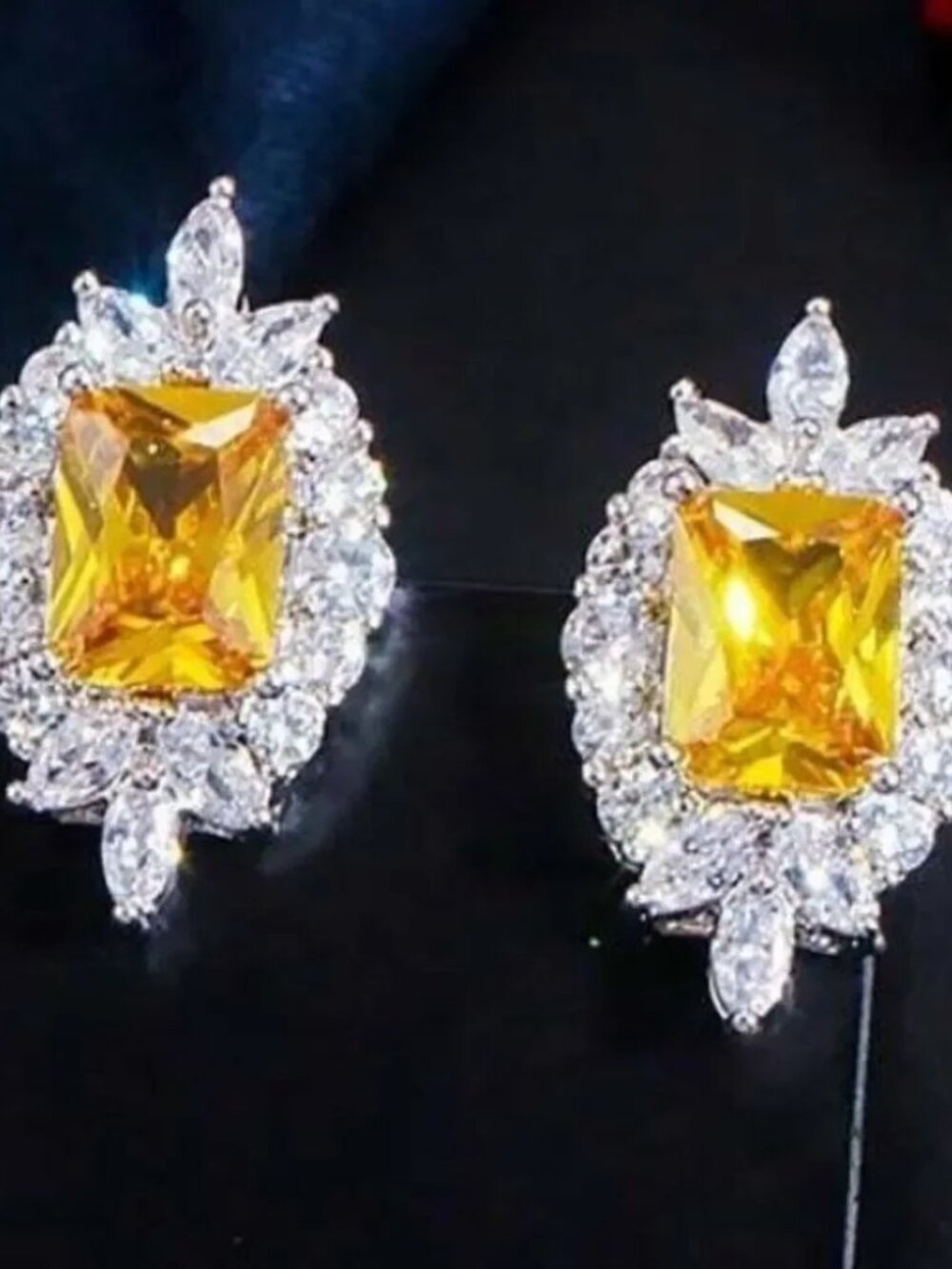 Yellow diamond Earrings Q575